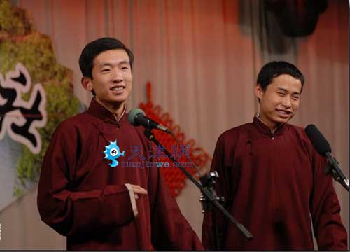 弟弟強(qiáng)忍悲痛賣命演出 救墜樓姐姐(圖)